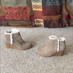 Cole Haan like new Tan wedge heel bootie fur boots